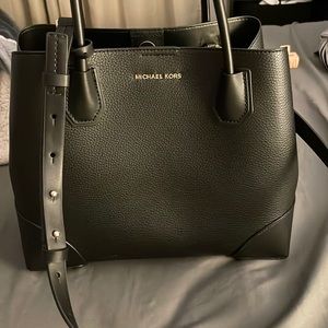 Michael kors bag. Black. Medium. NWT